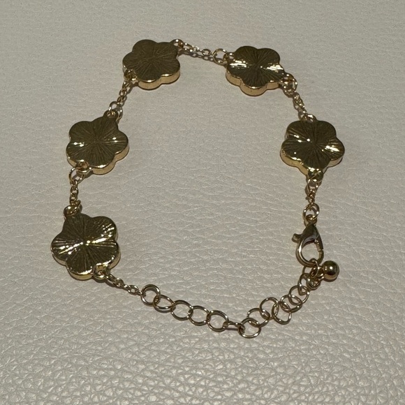 Clover Green and Gold 5 Motif Bracelet Charm Necklace Stud Earrings Set New - Picture 4 of 9